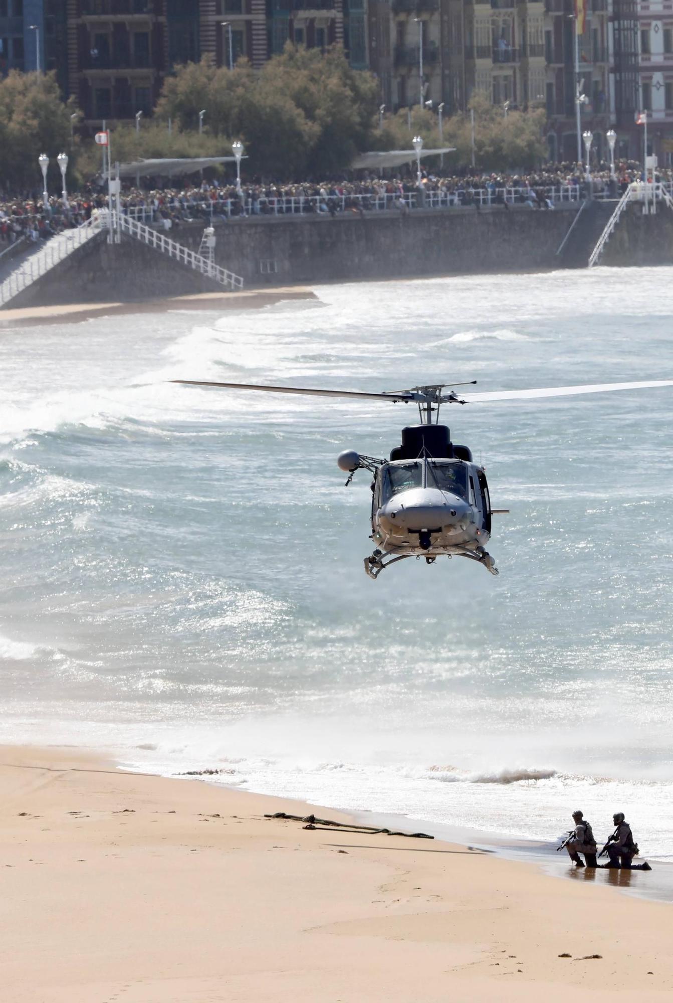 EN IMÁGENES: Así fue la revista naval  del Rey Felipe VI y la exhibición aérea en Gijón por el Día de las Fuerzas Armadas