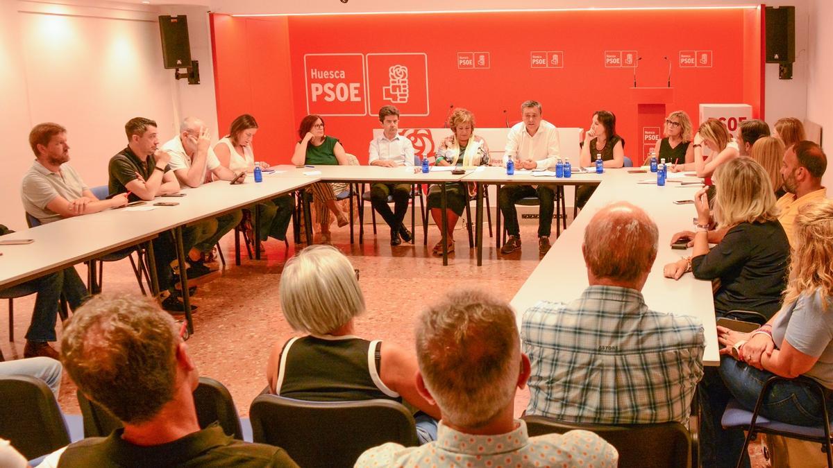 Un instante de la Comisión Ejecutiva Provincial del PSOE Alto Aragón, este lunes.
