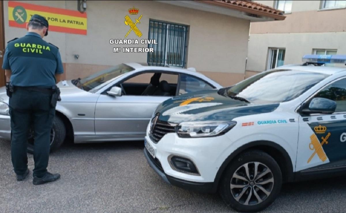 El coche con el que se habría destrozado las alfombras florales de Gondomar