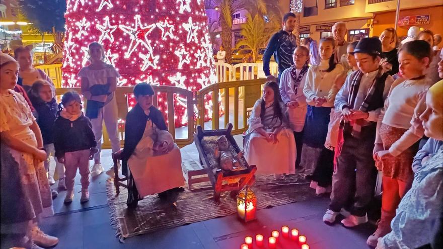 Las tradicionales Posadas Navideñas recorren las calles de Arona