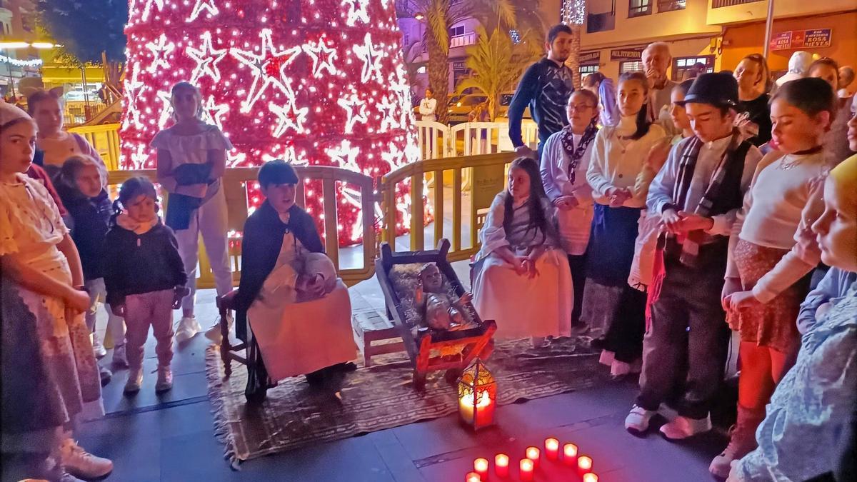 Las tradicionales Posadas Navideñas recorren las calles de Arona