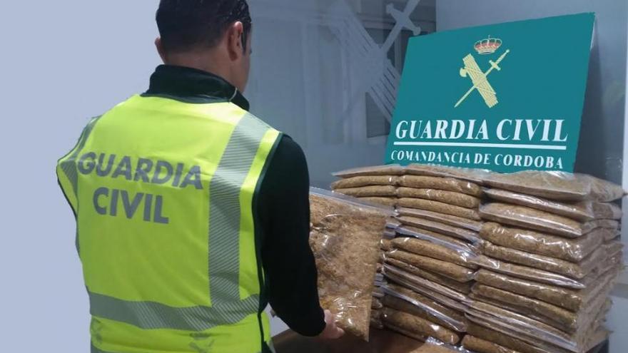 La Guardia Civil interviene 50 kilos de picadura de tabaco en la A-45