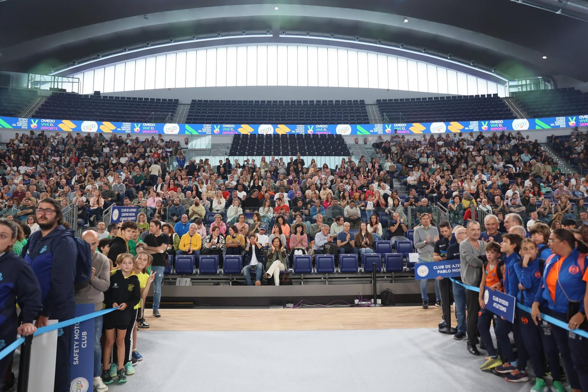 EN IMÁGENES: El encuentro de 50 clubs de Oviedo en el Palacio de los Deportes