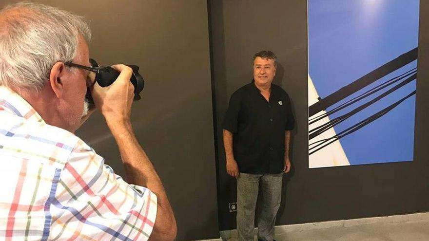 Carles Bros exposa a Llançà la sèrie «Llum», el primer treball fotogràfic de la seva carrera