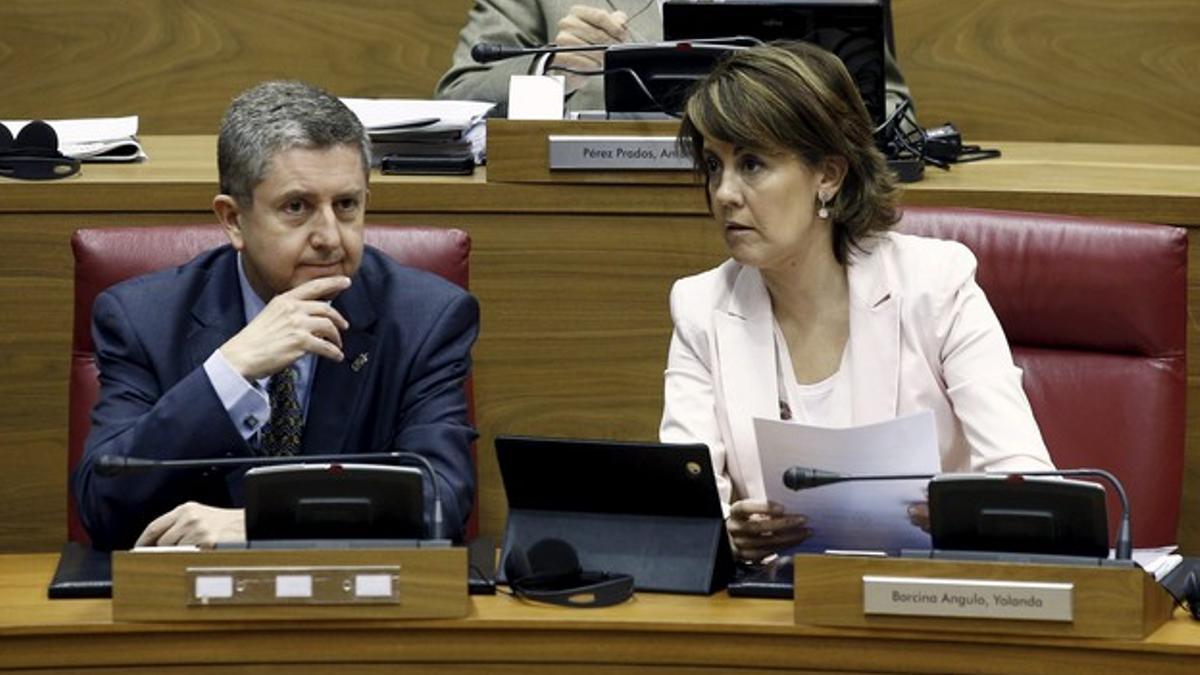 La presidenta del Gobierno de Navarra, Yolanda Barcina, junto al consejero de Economia y Hacienda, Alvaro Miranda,