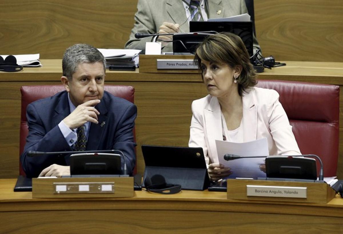 La presidenta del Govern de Navarra, Yolanda Barcina, amb el conseller d’Economia i Hisenda, Álvaro Miranda.