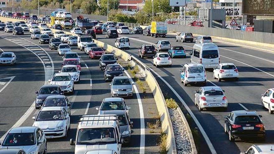 Balears pulveriza sus récords:  casi un vehículo por habitante