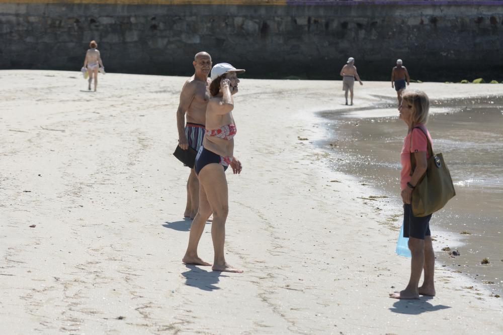 Paseo por la playa y terraza: el paraíso de la fase 1 de la desescalada en Galicia