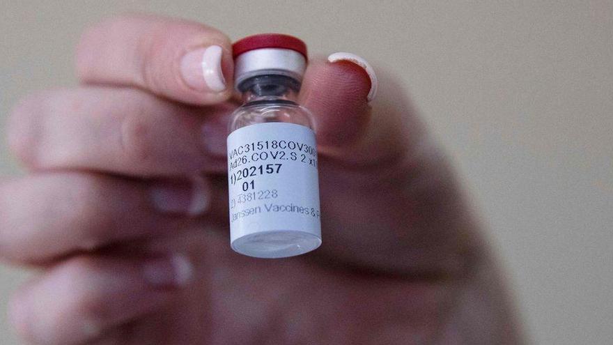 Vacuna de Janssen: efectes secundaris, efectivitat contra la covid, dosis i d&#039;on és