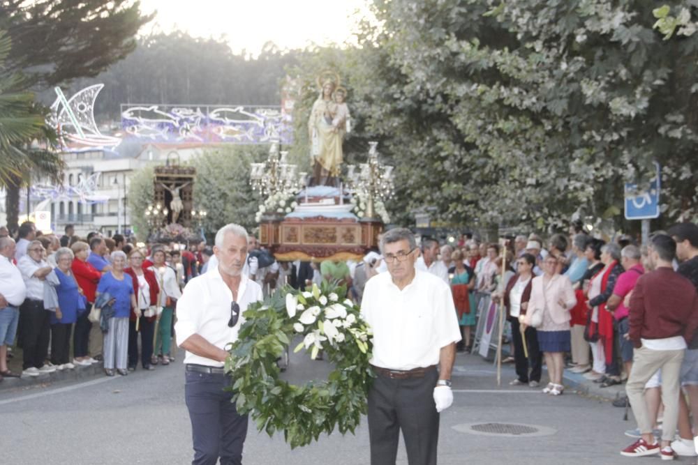 Un Cristo entre el fervor de la multitud. // Santos Álvarez