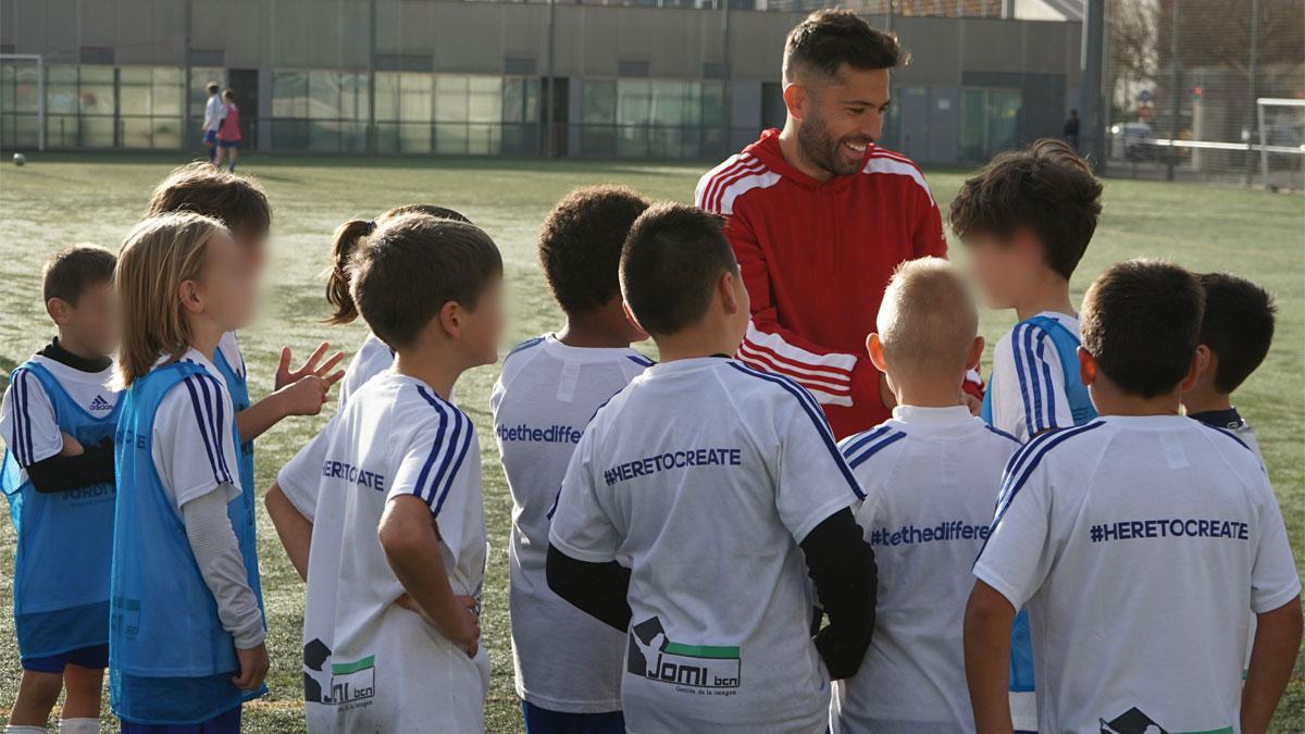 Jordi Alba, con los niños y niñas de su Campus