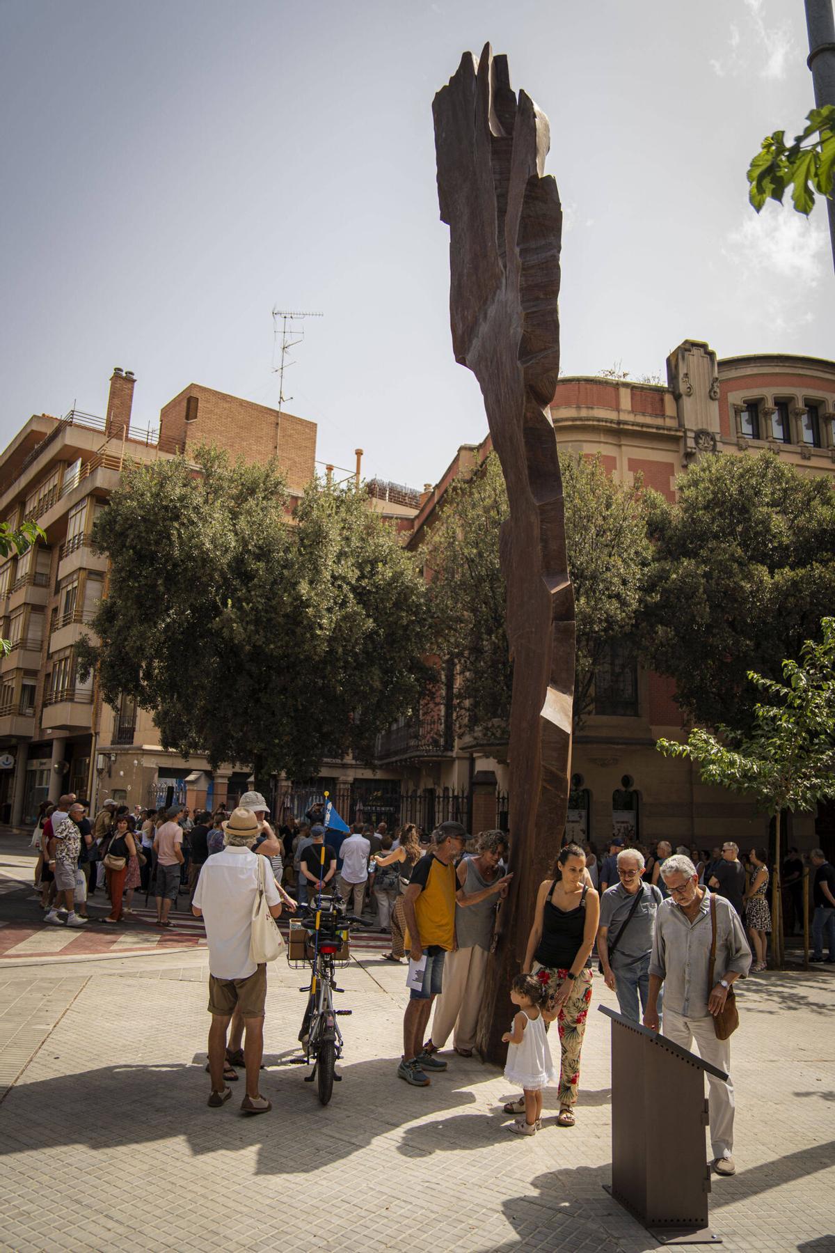 L'escultura que parla: S'inaugura la "Metralla" que recorda els morts manresans de la Guerra Civil L'escultura que parla: S'inaugura la "Metralla" que recorda els morts manresans de la Guerra Civil