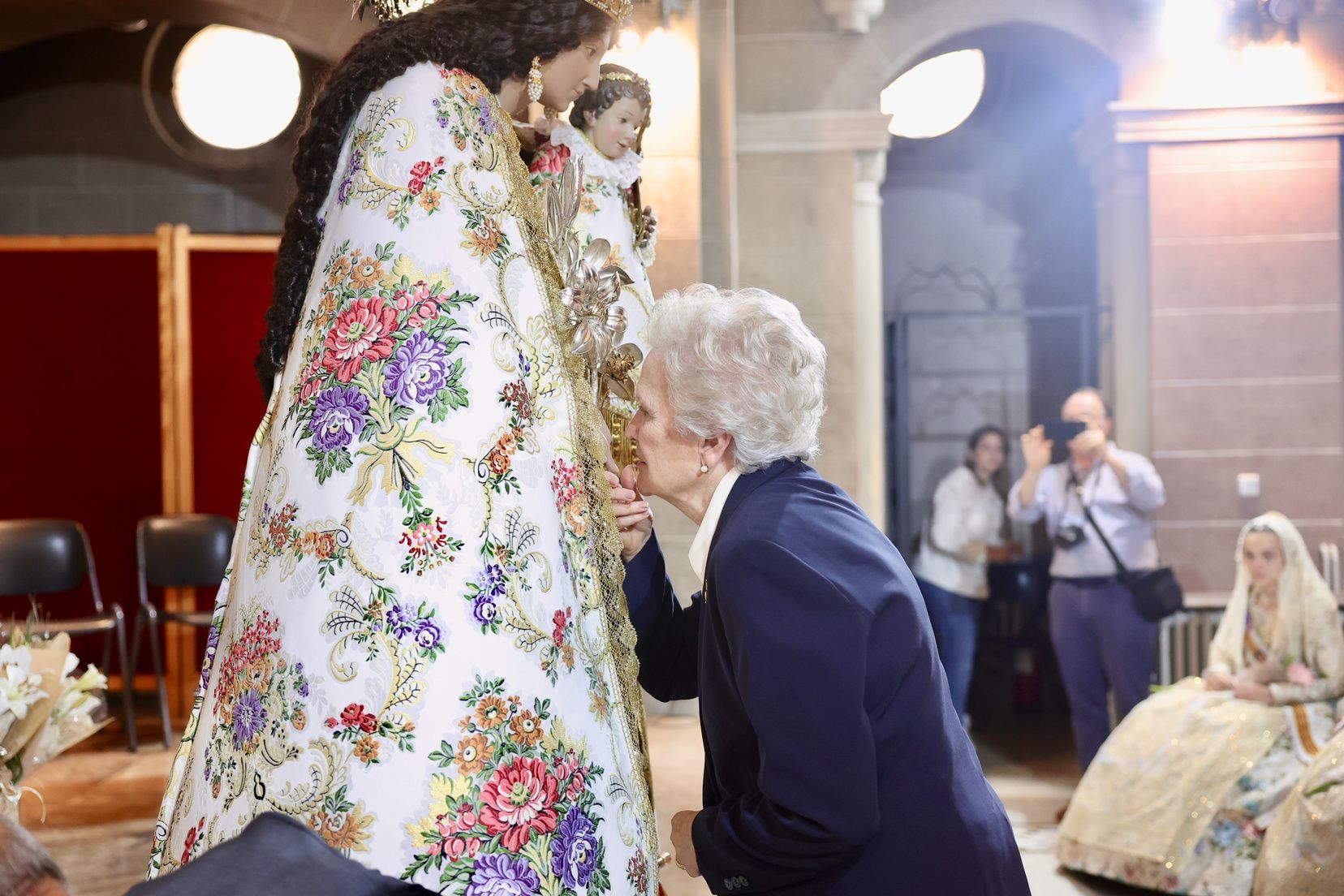 Así ha sido el Besamanos de las falleras mayores y cortes de honor 2025