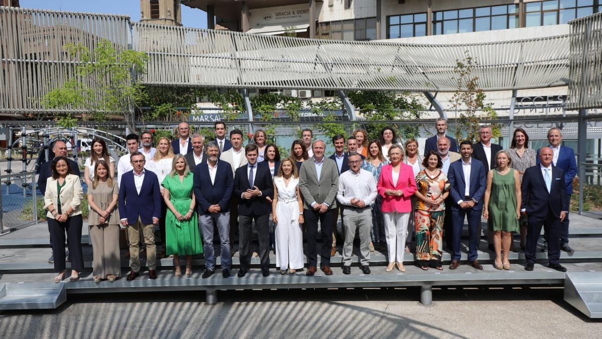 Los candidatos de las tres provincias aragonesas al Congreso y al Senado, en la plaza Salamero, en Zaragoza.