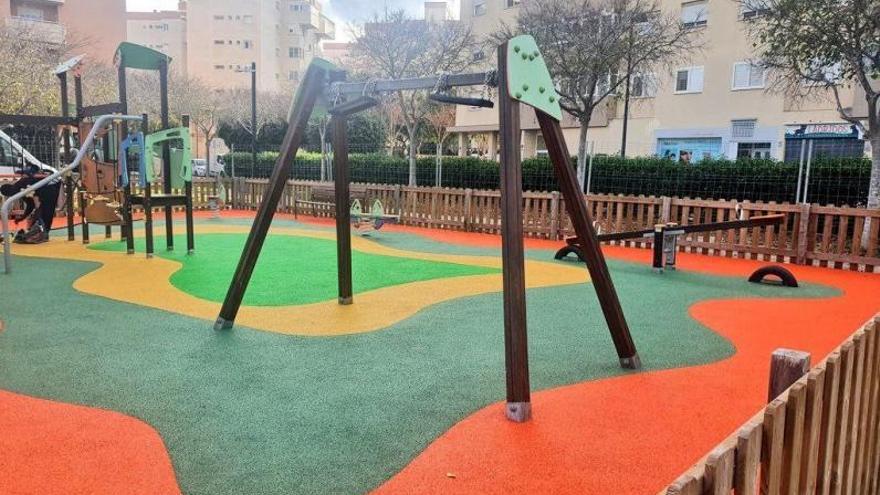 Ibiza invierte 180.987 euros en la renovación del pavimento de los parques infantiles de la ciudad