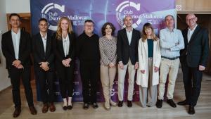 Álvaro Sánchez, manager de Cambio Climático del Grupo Iberostar; Toni Grimalt, asesor de la presidencia del Govern balear; Corinna Graf, CEO de Puerto Portals; Joan Simonet, conseller de Agricultura; Marisa Goñi, directora de Diario de Mallorca; Eduardo Maynau, delegado de Red Eléctrica Española en Balears; Petra Mut, gerente de la Federación Empresarial Balear de Transportes (FEBT); Xavier Lavandeira, catedrático de Economía de la Universidad de Vigo y Antoni Riera, catedrático de Economía Aplicada y director de la Fundació Impulsa durante el Foro Mediterráneo