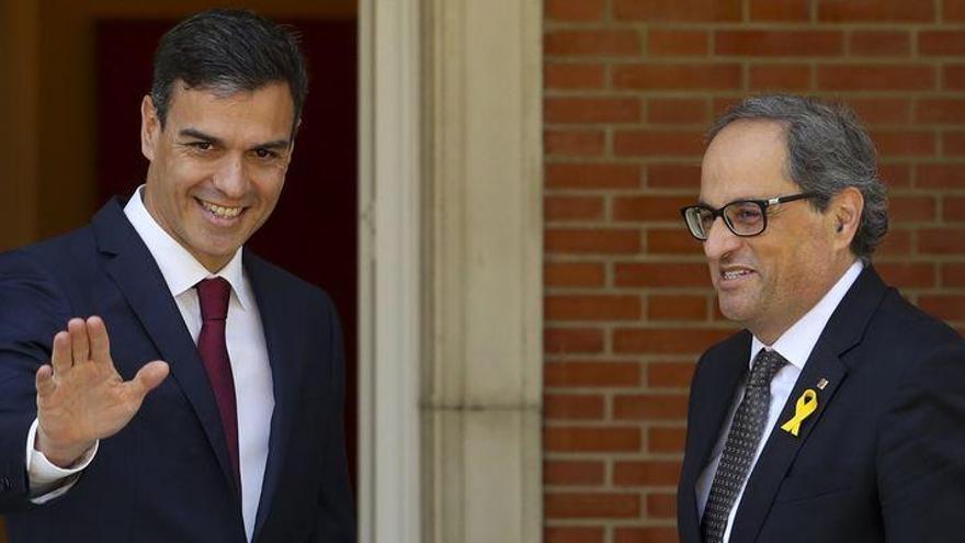 Sánchez recibe al presidente de la Generalitat a las puertas de Moncloa