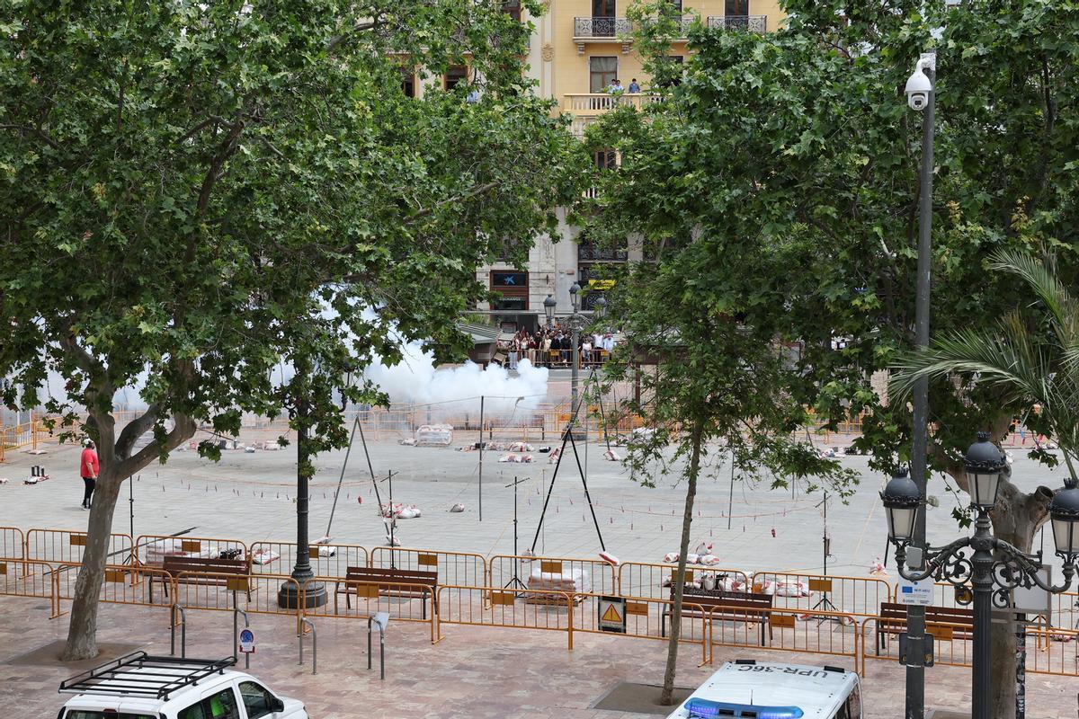 La mascletà del día de la Virgen de los Desamparados, en imágenes