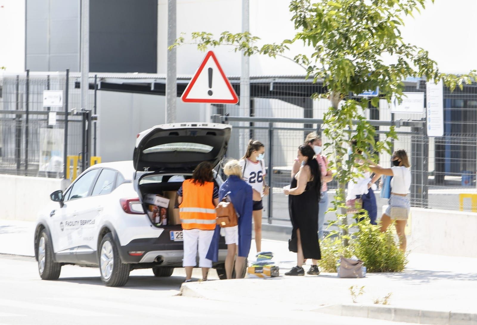 Amazon prepara su centro logístico en Alicante