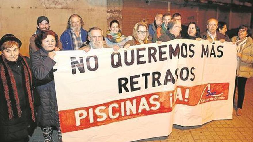 El PSOE ve &quot;un desprecio&quot; que no se construya la piscina cubierta del Distrito Sur
