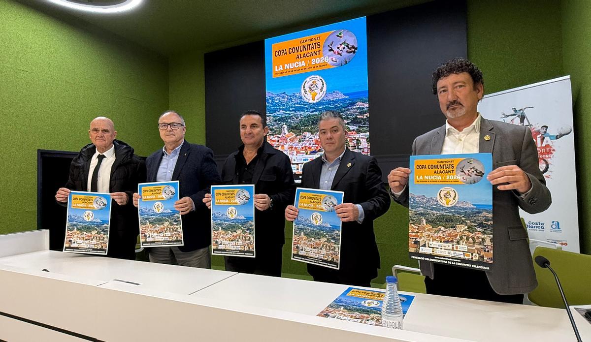 José Luis Morató, pte. Fed. Española Colombicultura, Ricardo Luis García, pte. Fed. Colombicultura C.Valenciana, Vicente Francisco Llorens, pte. provincial Alicante, Carmelo Andreu, pte. Club Onosca La Nucía y Bernabé Cano, alcalde de La Nucía.