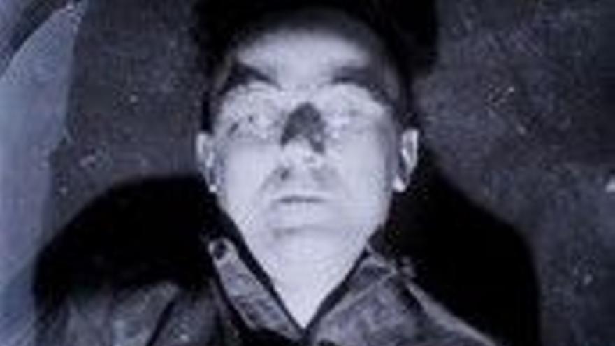 A la venta una fotografía inédita de Himmler momentos después de suicidarse