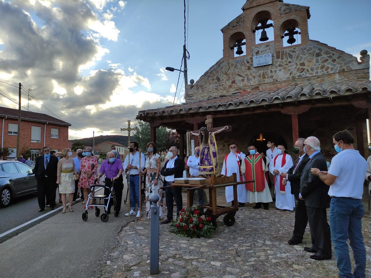 El Cristo a su llegada a la Ermita de Morales del Rey. / E. P.
