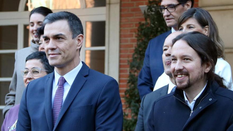 Pedro Sánchez i Pablo Iglesias abans del primer consell de ministres el 20 de gener