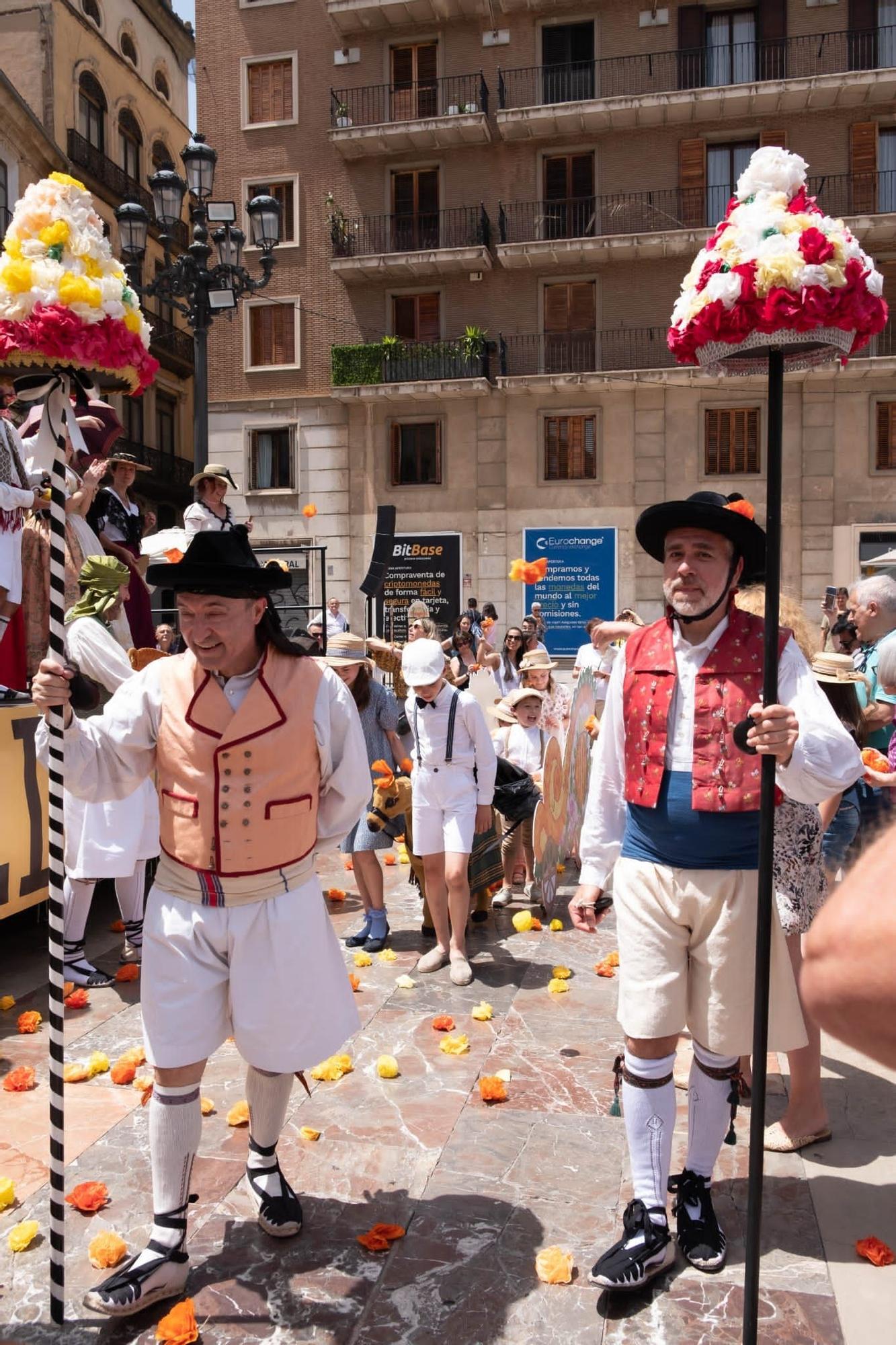 La falla Reina-Paz adelanta la Fira en los "balls al Carrer" de la JCF