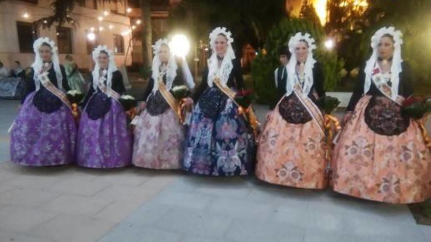 Momentos de la proclamación oficial de las Falleras Mayores y sus Damas de Honor.