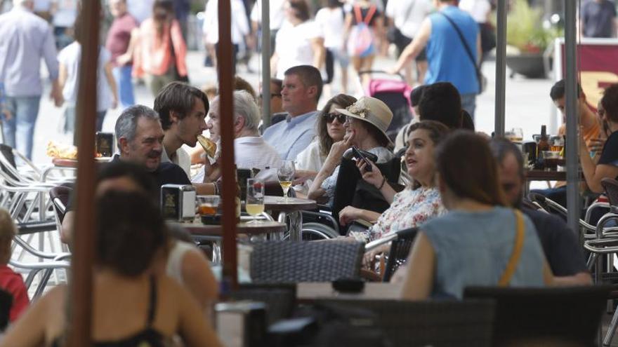 Ambiente de terrazas en Avilés.