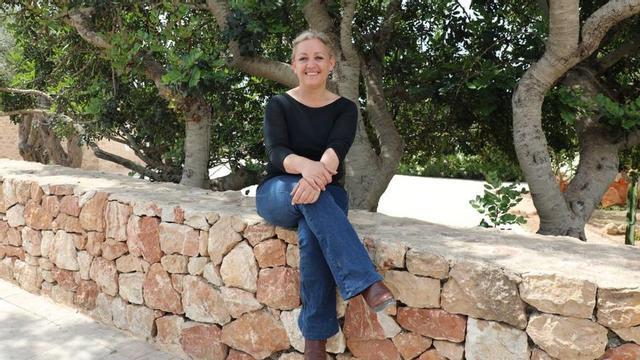 Alejandra Ferrer posa en la localidad de Sant Ferran.