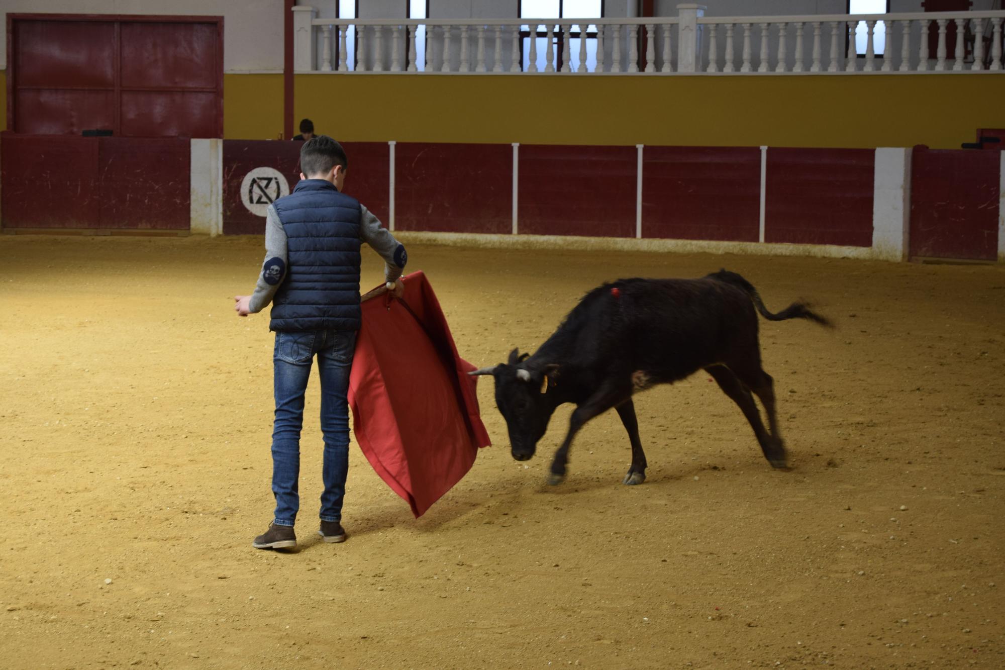 La convivencia entre Roca Rey y la Escuela Taurina de València, en imágenes