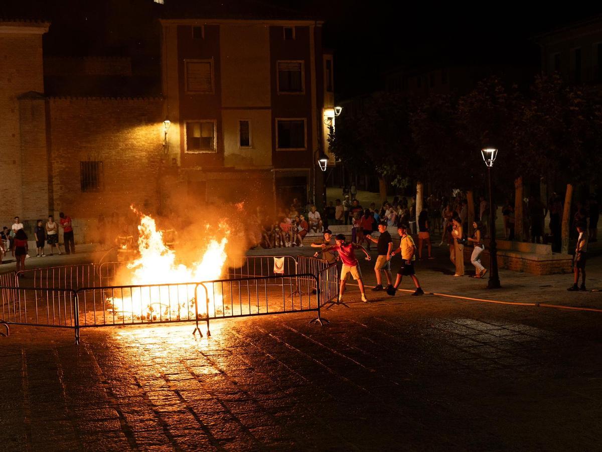 Una noche mágica en las hogueras de la noche de San Juan en Tagarabuena y Toro Una noche mágica en las hogueras de la noche de San Juan en Tagarabuena y Toro