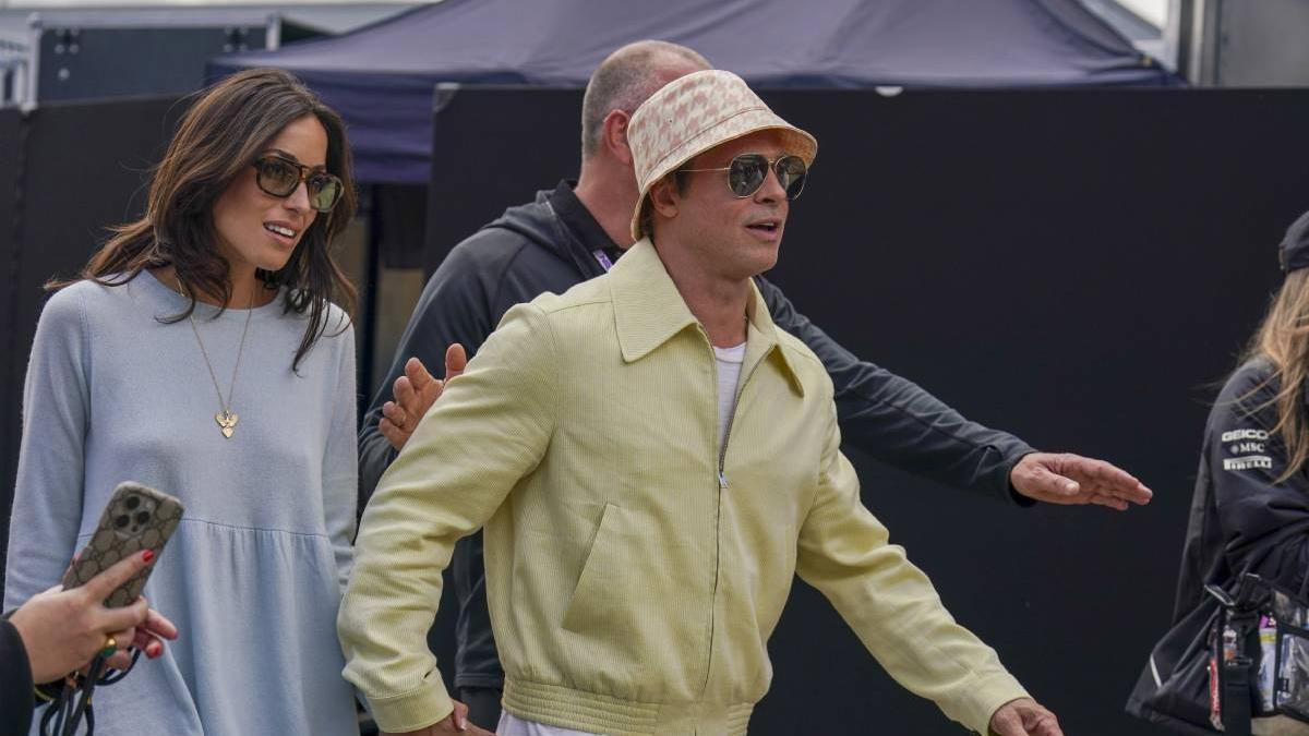 Muchos años y un divorcio después, Brad Pitt posa públicamente con su novia