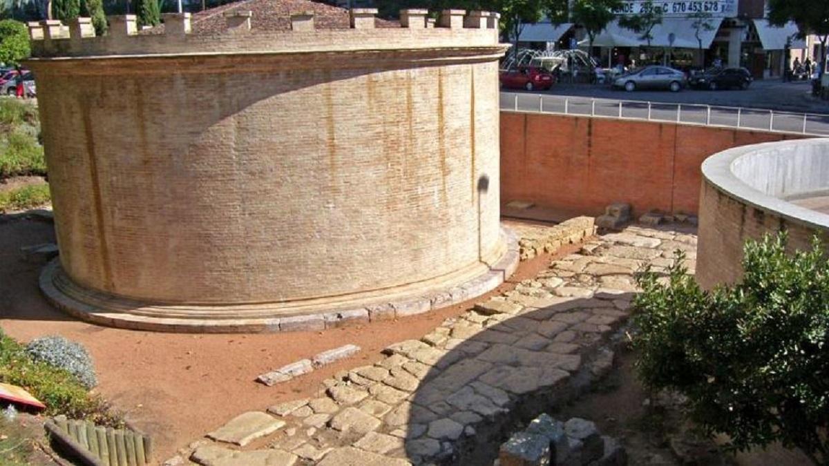 Vista general del Mausoleo romano de la Puerta Gallegos.