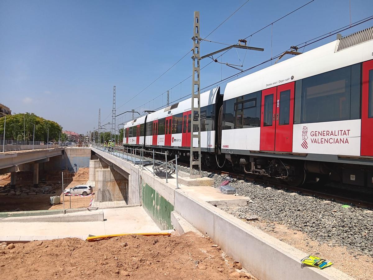 Prueba de carga en el nuevo puente de Paiporta.