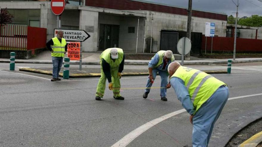 Obras, ayer, junto a la Escola Infantil Municipal de A Estrada. // Bernabé/Víctor Espiño