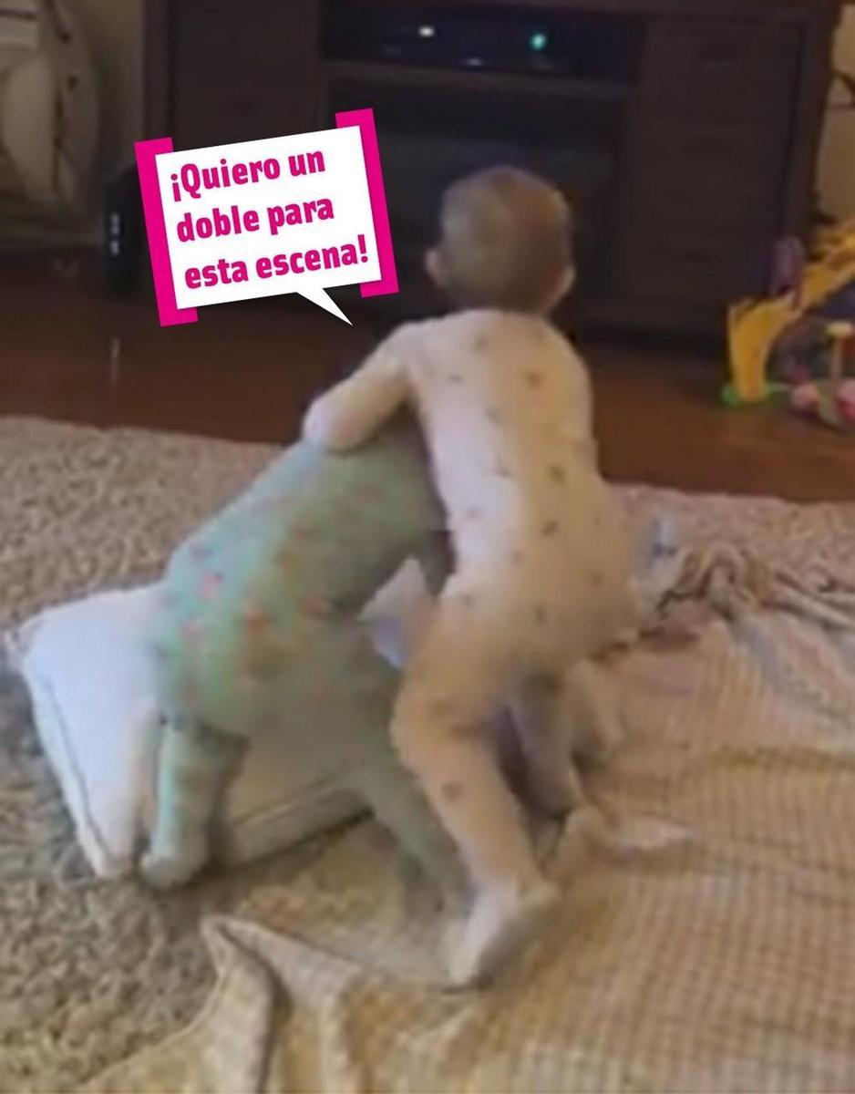 Gemelas imitando escena de Frozen