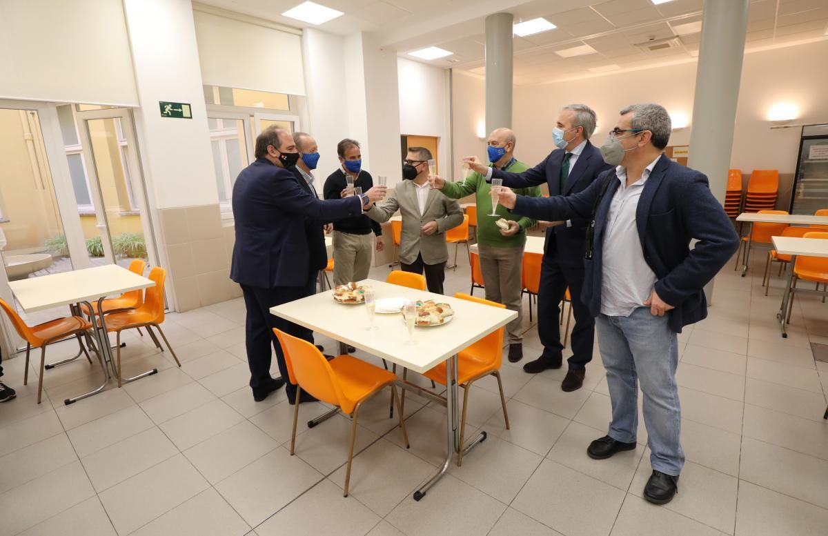 EL PERIÓDICO DE ARAGÓN entrega sus 150 roscones en el Día de San Valero y acerca la tradición a los comedores sociales