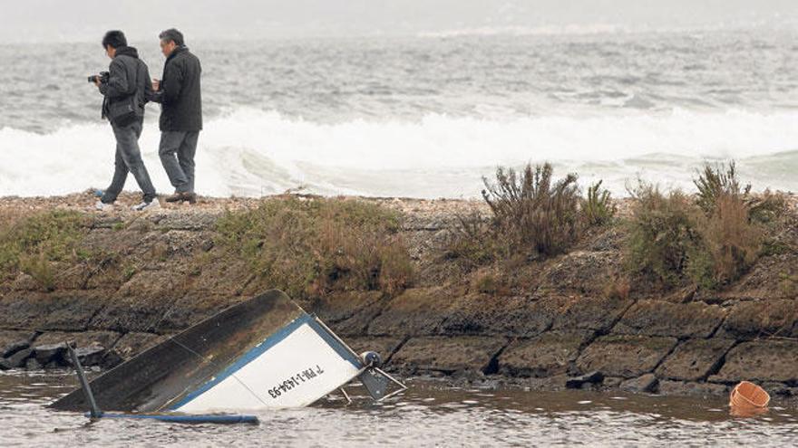 Un hombre de 62 años muere ahogado tras volcar su barca en la Platja de Muro