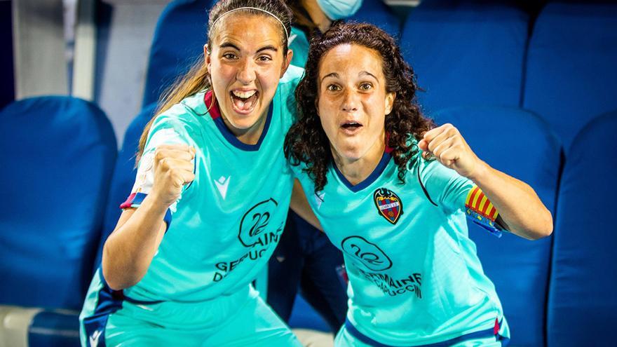 La cordobesa Rocío Gálvez, a la izquierda, celebrando el gol que vale una final.