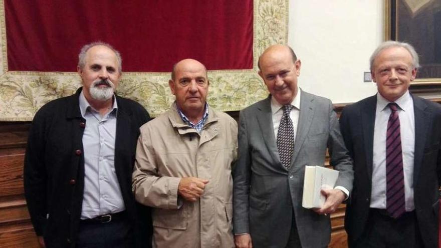 Por la izquierda, Aquilino Fernández, Luis Martínez Roldán, Andrés Ollero y Juan Antonio García Amado.