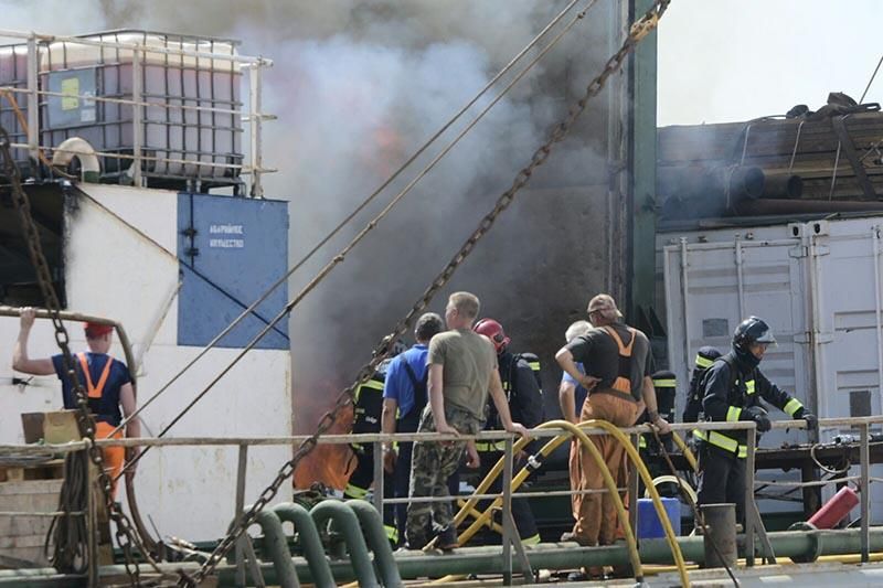 Incendio de un pesquero ruso en el Puerto