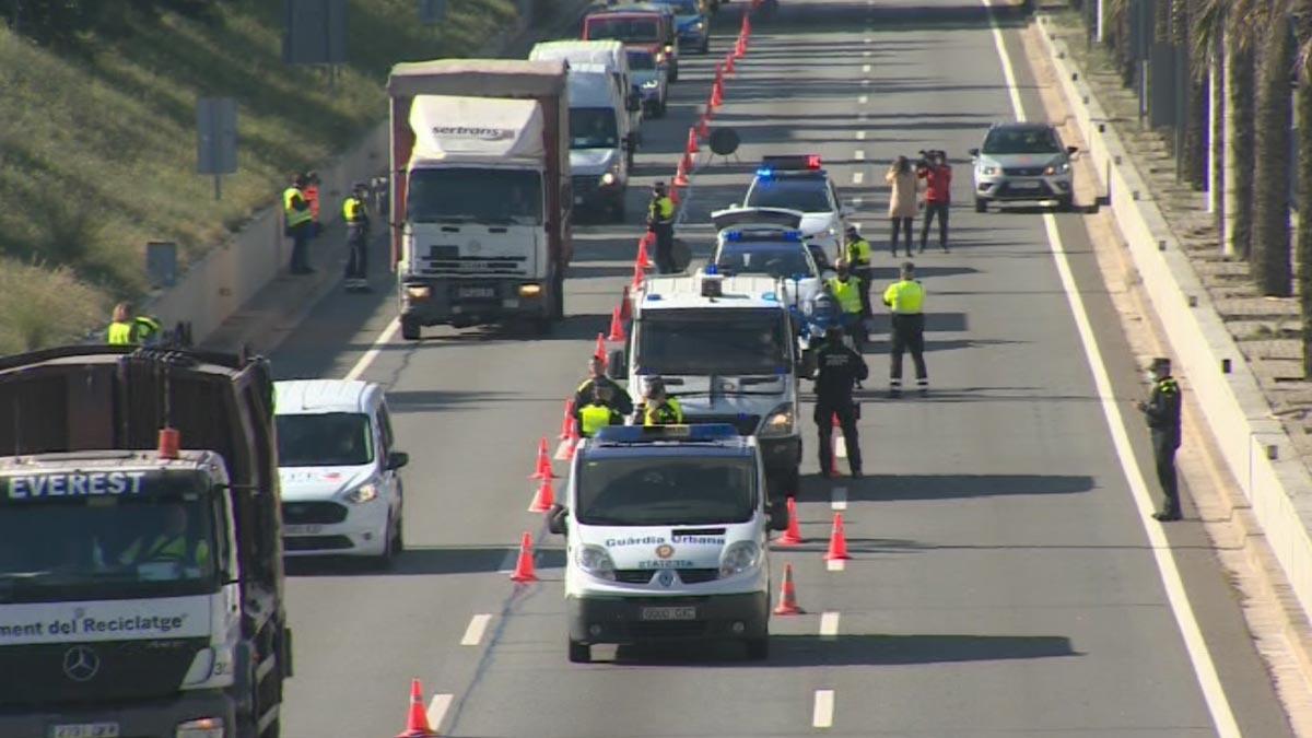 Controles policiales en Barcelona para evitar desplazamientos