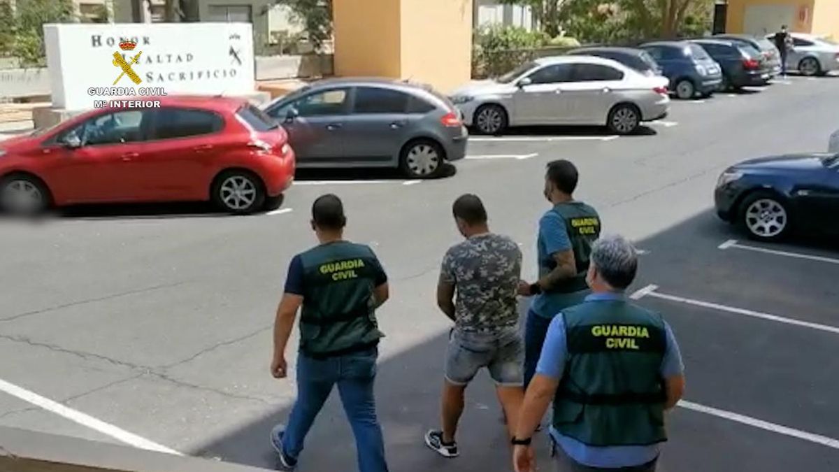 The Civil Guard detains an individual in Tenerife for a crime of terrorism.