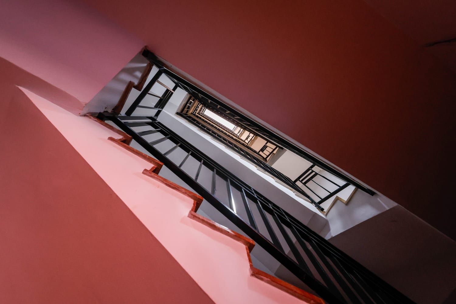 Vecinos de Albal denuncian que el edificio sigue igual 10 meses después