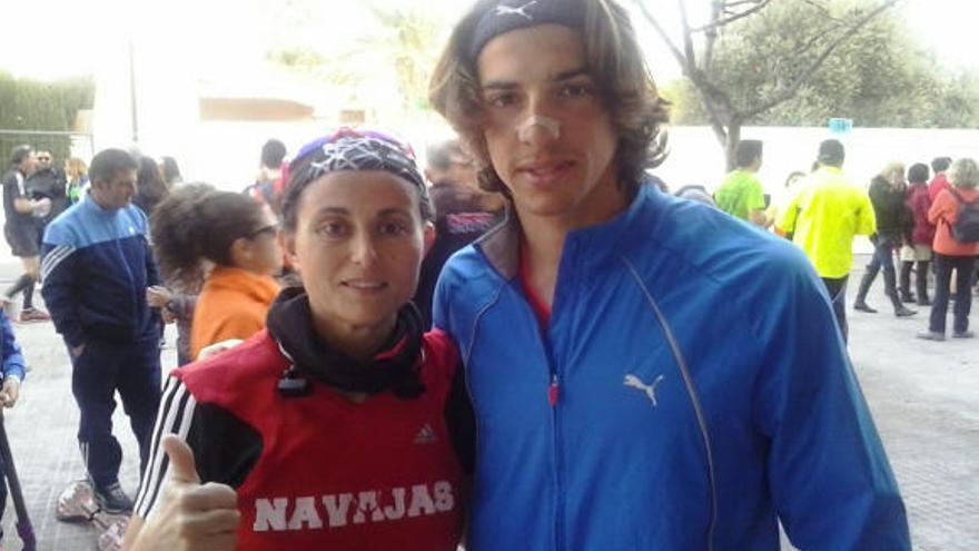 Roberto Merhi, con la periodista de Superdeporte Pilar López.