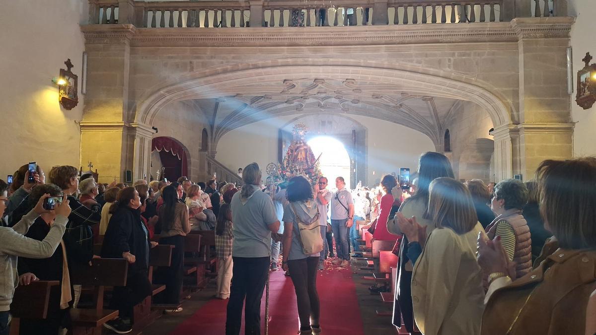 Las fiestas de la Virgen de la Luz y una exposición sobre Robe Iniesta se cruzan en Malpartida de Plasencia.