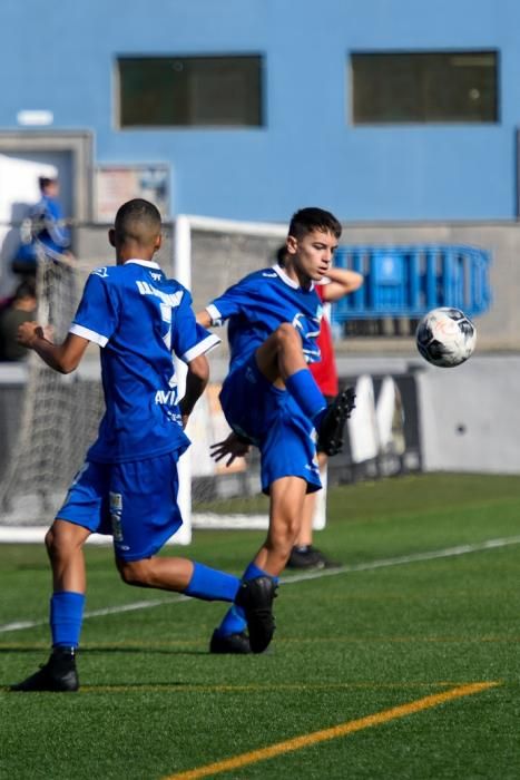 25-01-20  DEPORTES. CAMPOS DE FUTBOL DE LA ZONA DEPORTIVA DEL PARQUE SUR EN  MASPALOMAS. MASPALOMAS. SAN BARTOLOME DE TIRAJANA.  San Fernando de Maspalomas Santos- Veteranos del Pilar (Cadetes).  Fotos: Juan Castro.  | 25/01/2020 | Fotógrafo: Juan Carlos Castro